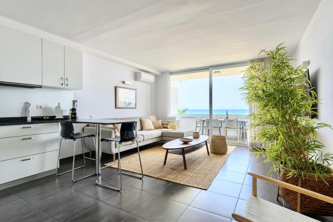 Charming 2 Bedroom Retreat With Beachfront Views San Bartolome de Tirajana  Exterior photo